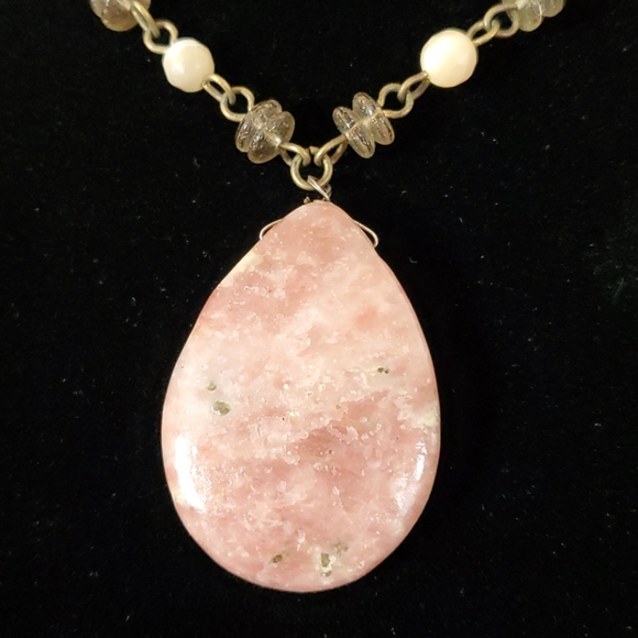 Pink natural stone necklace - Picture 2 of 2